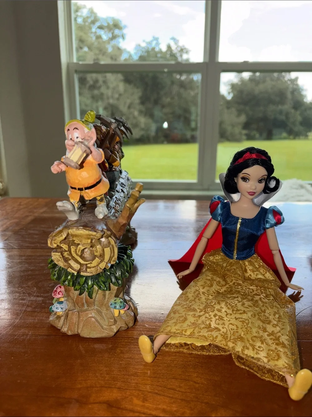 Disney Showcase Coll. ENSECO Seven Dwarfs w/ SW DOLL